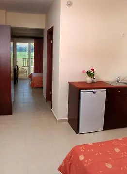 מלון Evripides Village 4*