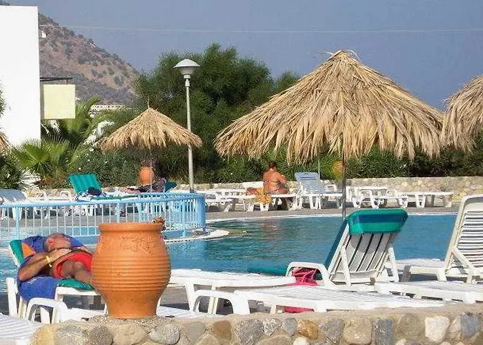 מלון Evripides Village