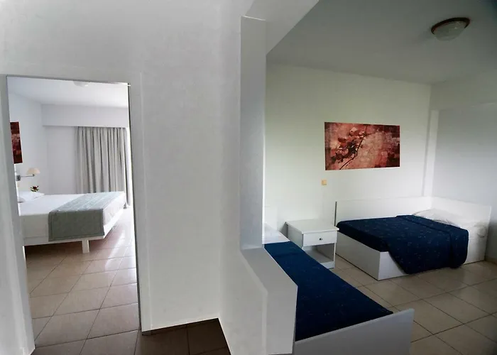 מלון Evripides Village 4*